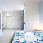 Leverblu House And 3*