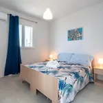 Leverblu House And 3*