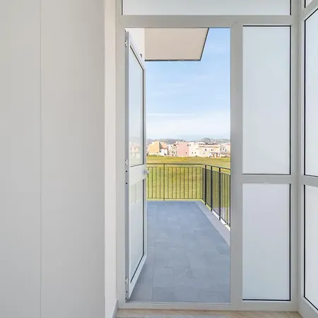 Leverblu House And *