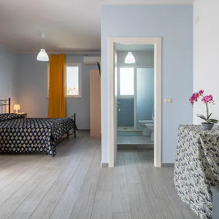Leverblu House And 3*