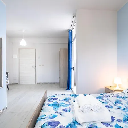 Leverblu House And *
