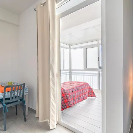 Leverblu House And 3*