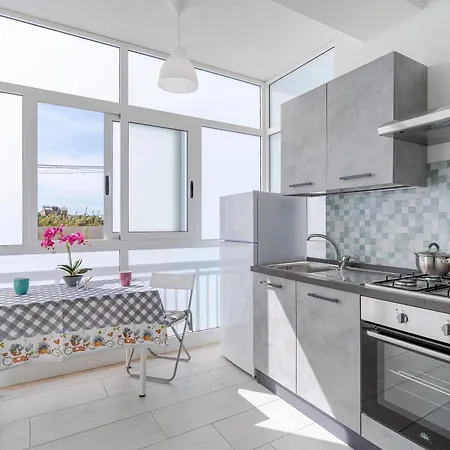 Leverblu House And