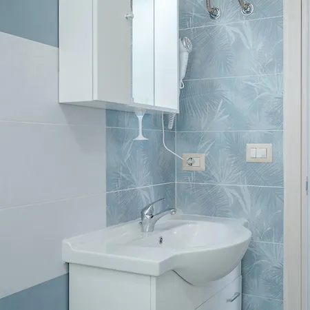 Leverblu House And 3*